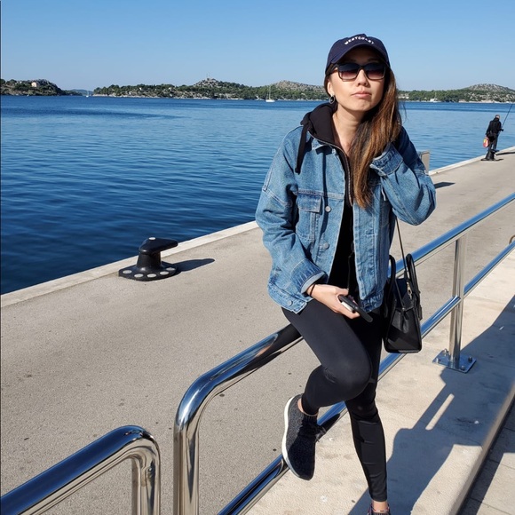 Meet your Posher, Priscilla - Picture 1 of 2